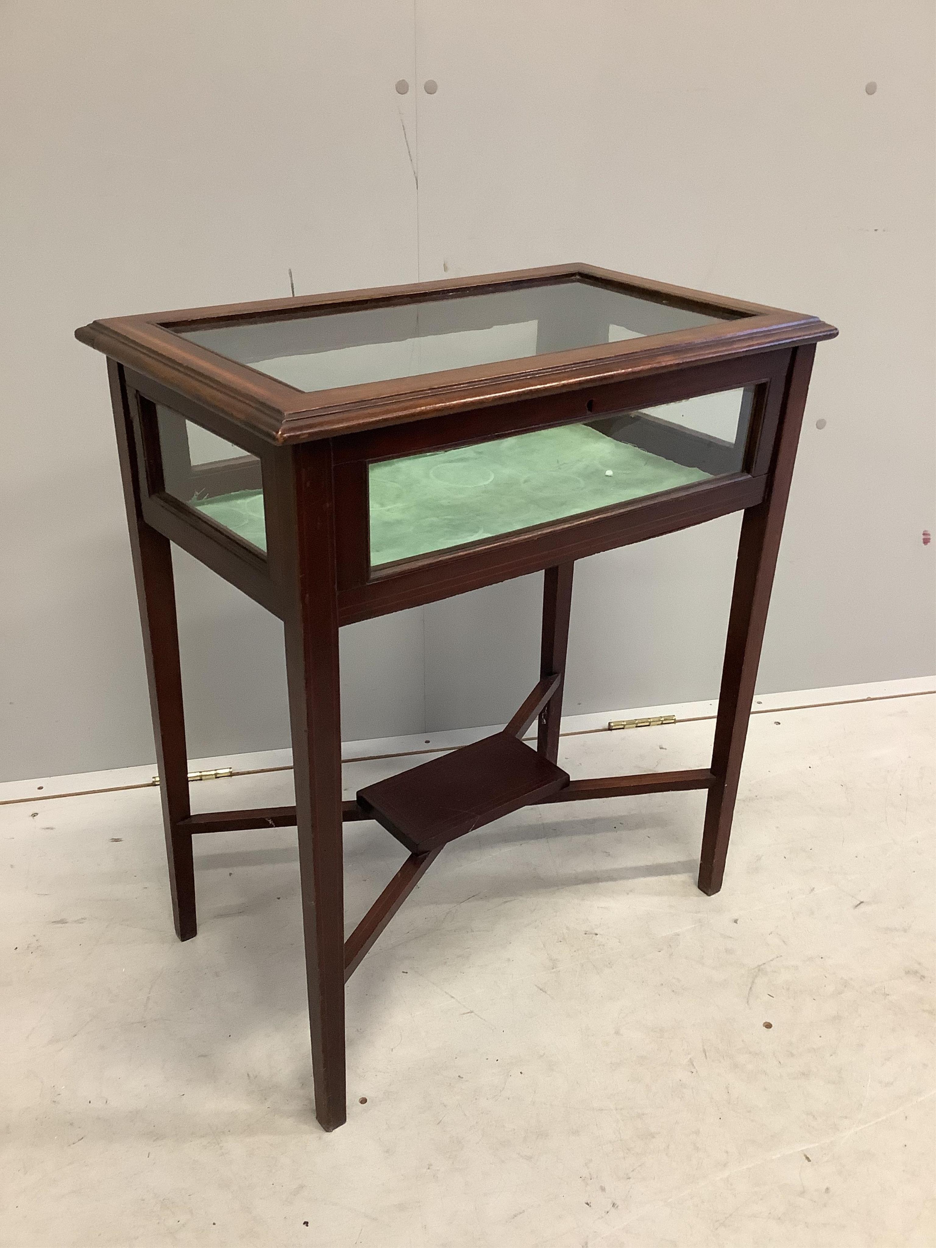 An Edwardian satinwood banded mahogany bijouterie table, width 60cm, depth 37cm, height 71cm. Condition - fair